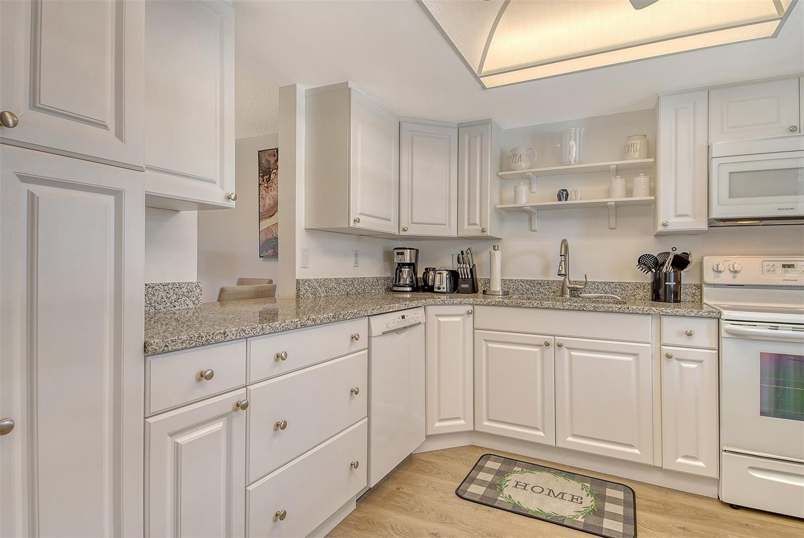 Image 20 of 94 For 4380 Exeter Drive 204