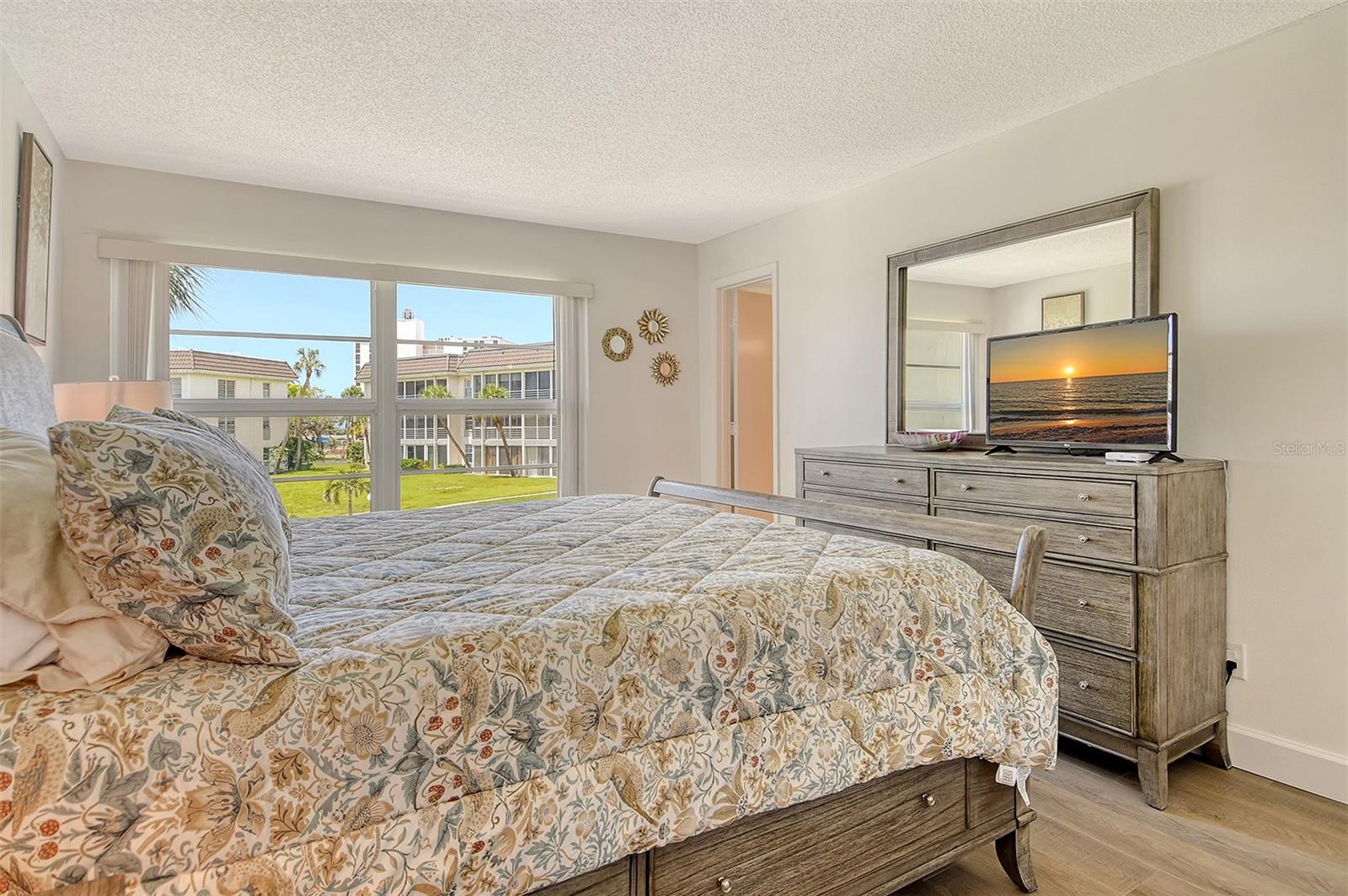 Image 24 of 94 For 4380 Exeter Drive 204
