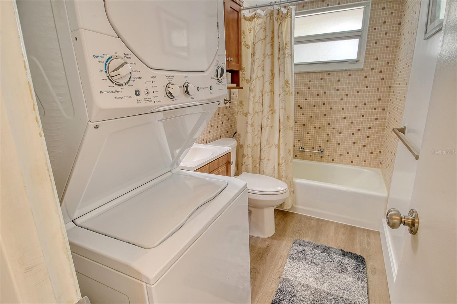 Image 30 of 94 For 4380 Exeter Drive 204