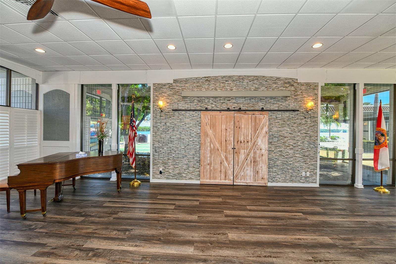 Image 39 of 94 For 4380 Exeter Drive 204