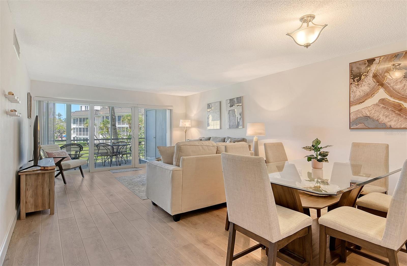 Image 4 of 94 For 4380 Exeter Drive 204