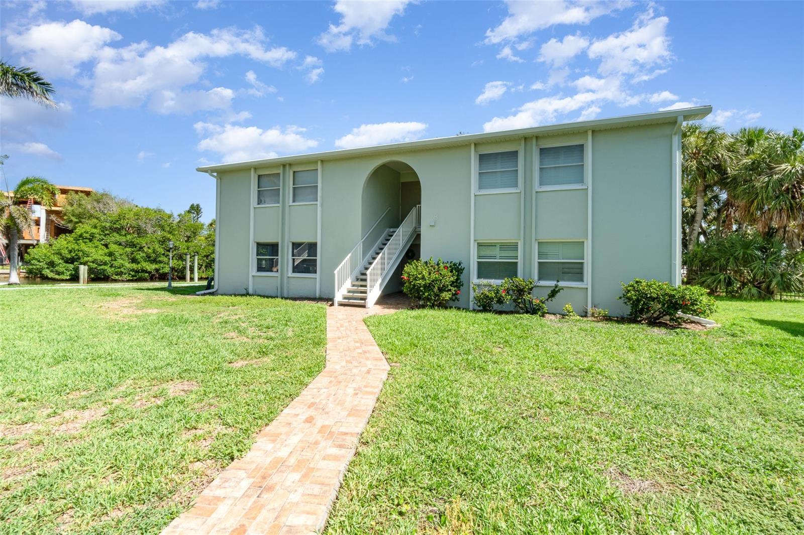 Image 2 of 32 For 522 Pine Avenue 8b