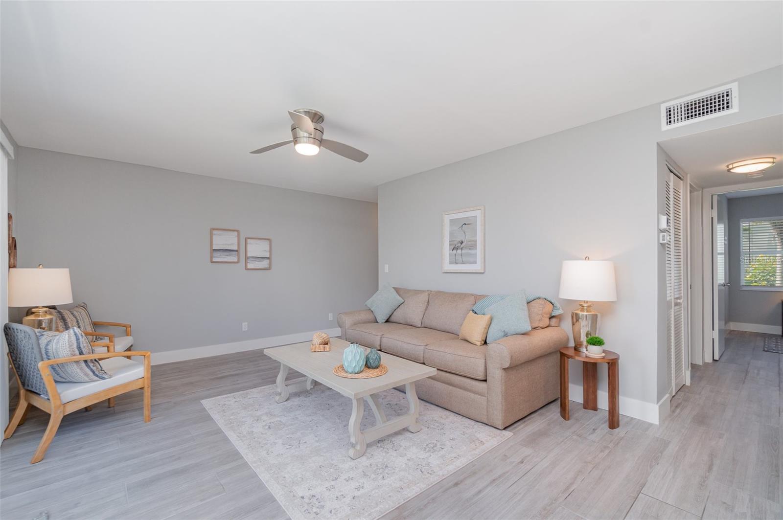 Image 5 of 32 For 522 Pine Avenue 8b