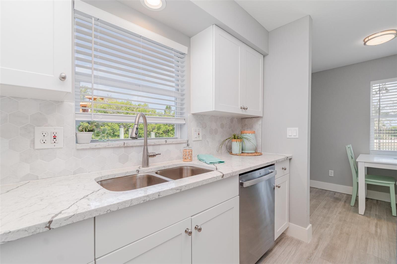 Image 9 of 32 For 522 Pine Avenue 8b
