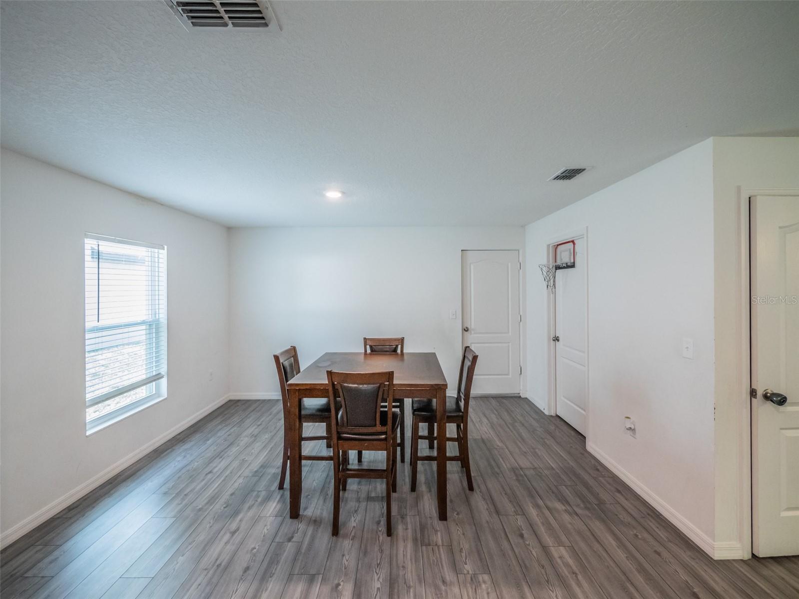 Image 12 of 25 For 938 Mansfield Road