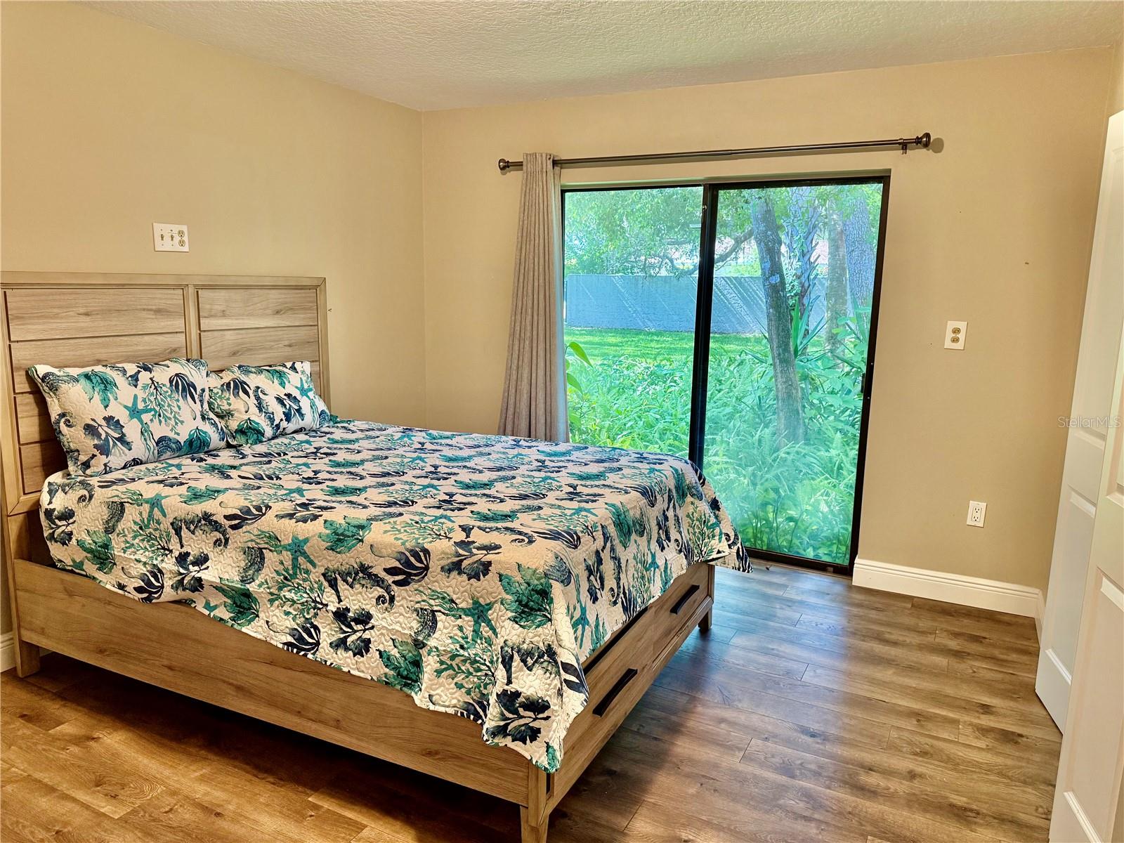 Image 10 of 26 For 4689 Oak Forest Drive E 1