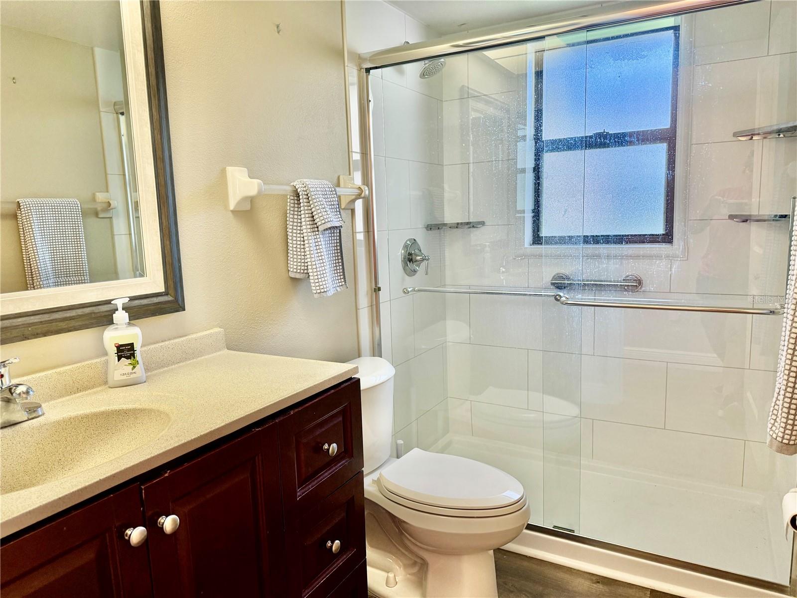 Image 11 of 26 For 4689 Oak Forest Drive E 1