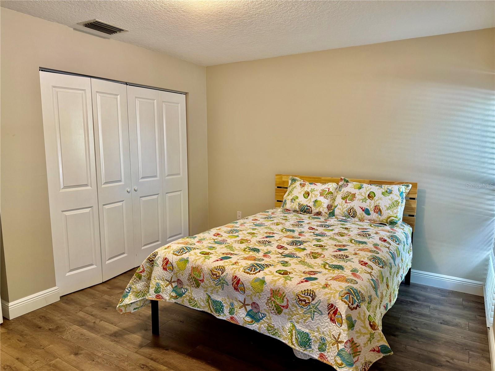 Image 12 of 26 For 4689 Oak Forest Drive E 1