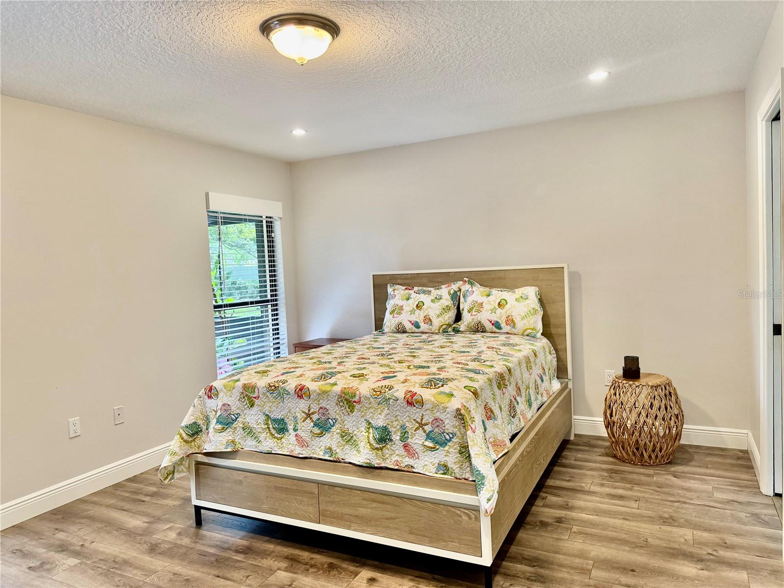 Image 16 of 26 For 4689 Oak Forest Drive E 1