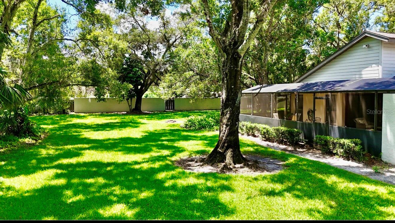 Image 20 of 26 For 4689 Oak Forest Drive E 1