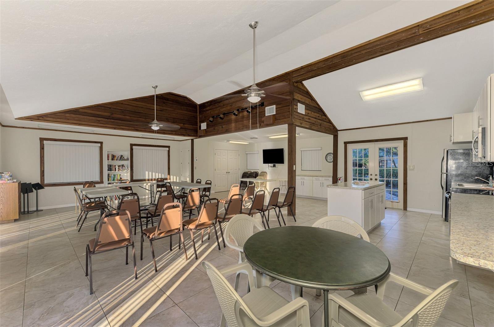 Image 22 of 26 For 4689 Oak Forest Drive E 1