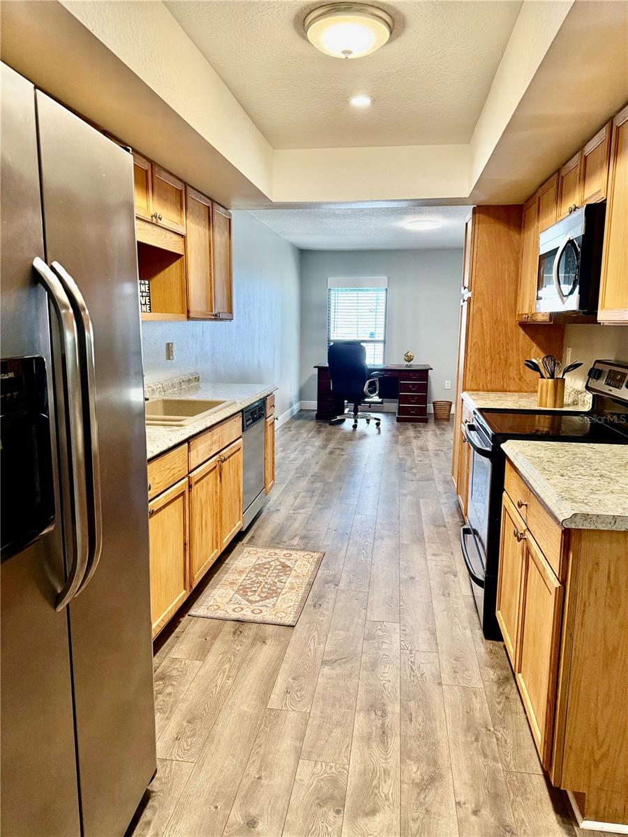Image 6 of 26 For 4689 Oak Forest Drive E 1