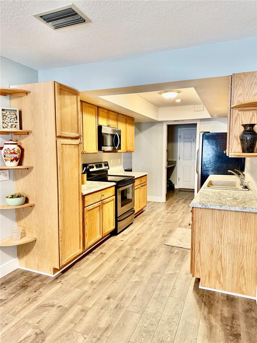 Image 7 of 26 For 4689 Oak Forest Drive E 1