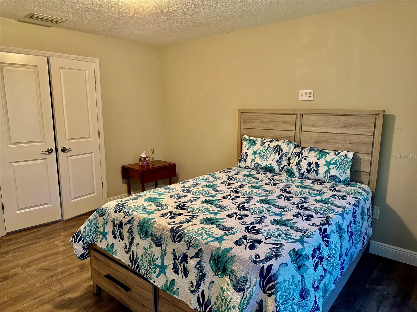 Image 9 of 26 For 4689 Oak Forest Drive E 1