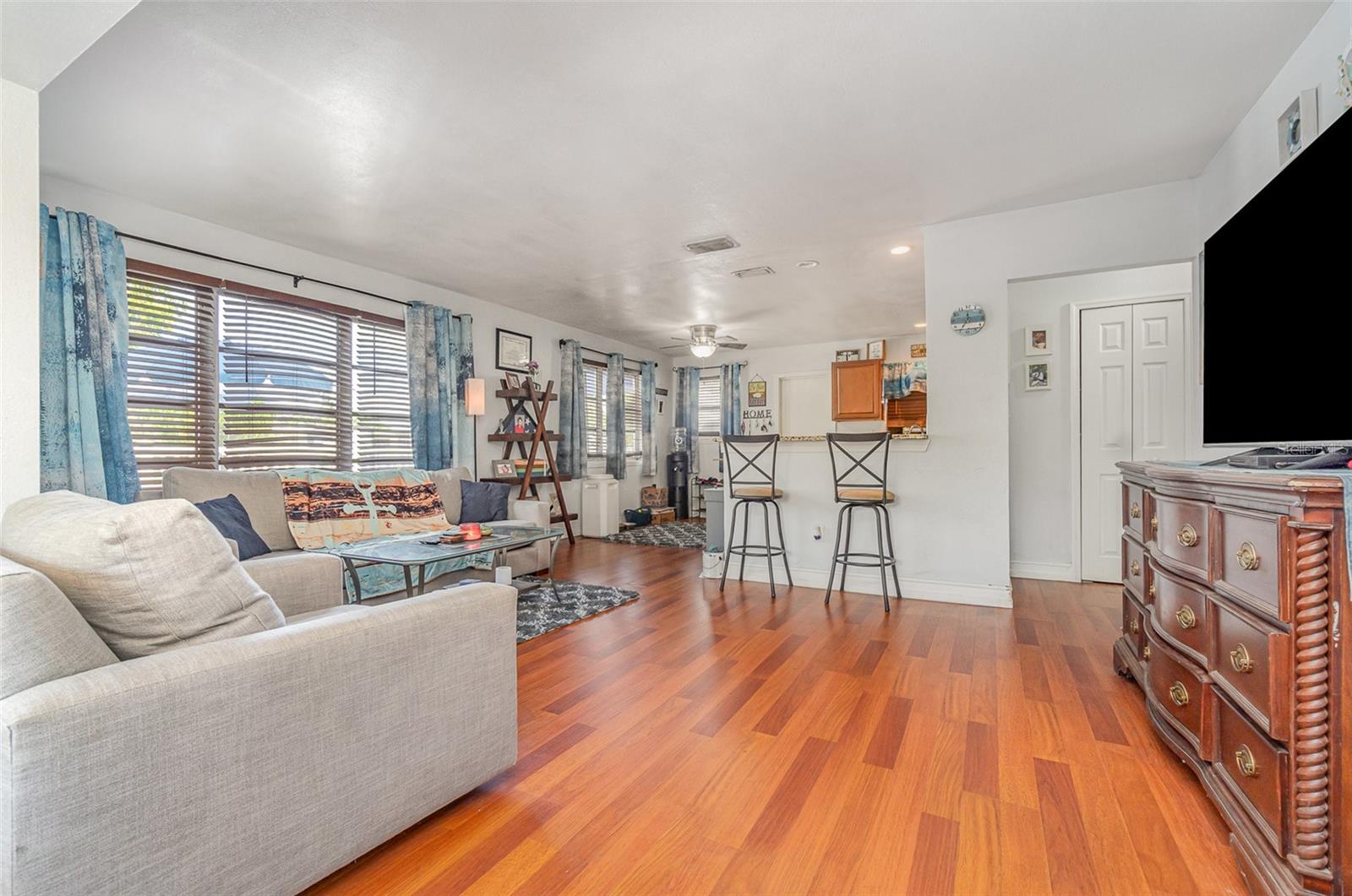 Image 6 of 22 For 4481 Lagg Avenue