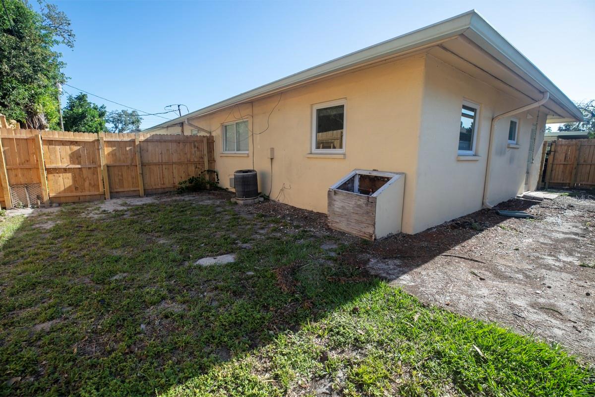 Image 15 of 16 For 6359 Gateway Avenue