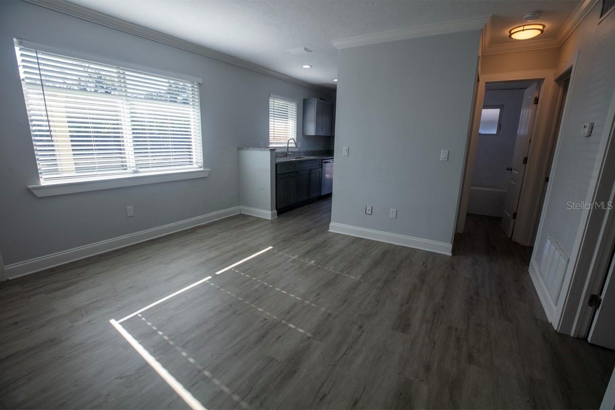 Image 4 of 16 For 6359 Gateway Avenue