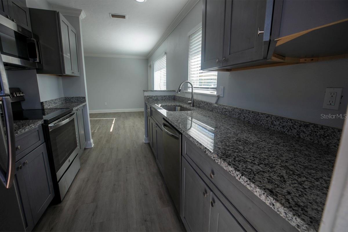 Image 6 of 16 For 6359 Gateway Avenue