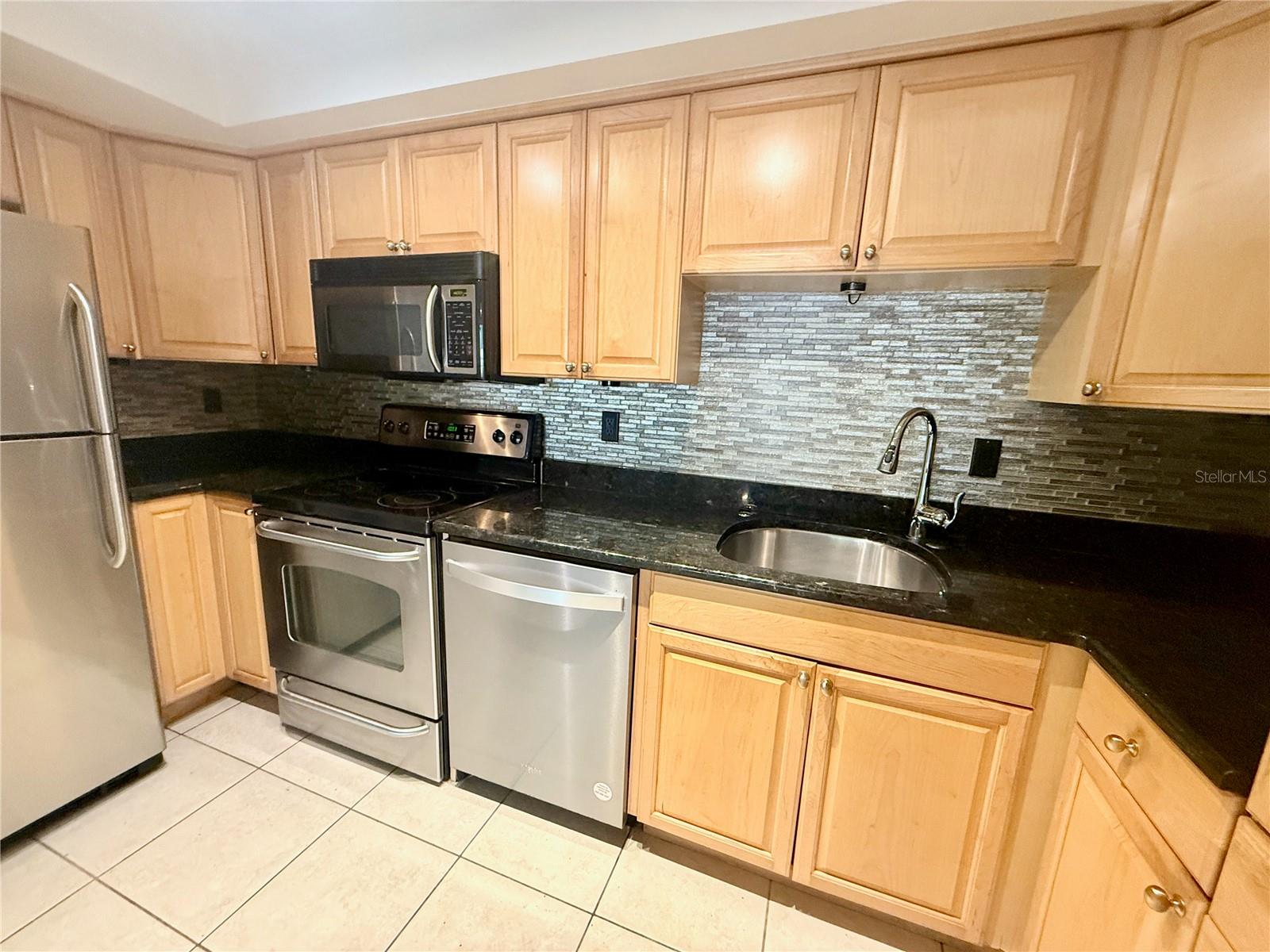 Image 2 of 27 For 631 Orange Avenue 102
