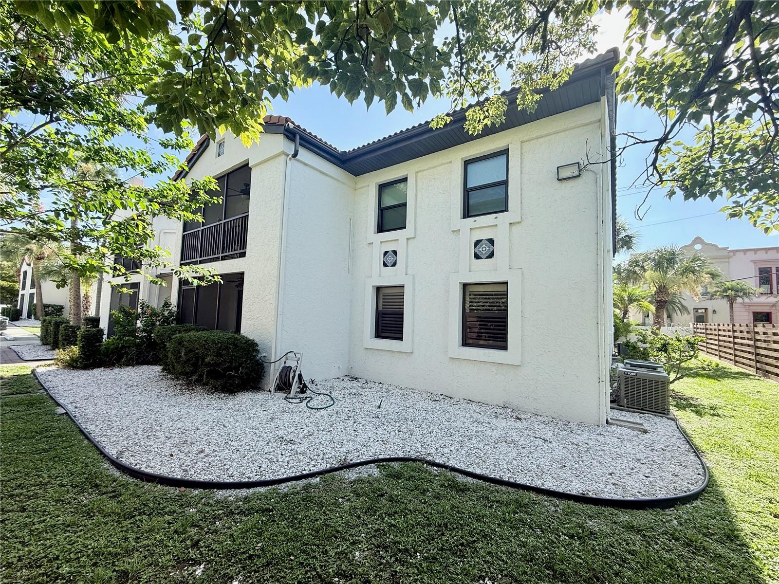 Image 22 of 27 For 631 Orange Avenue 102