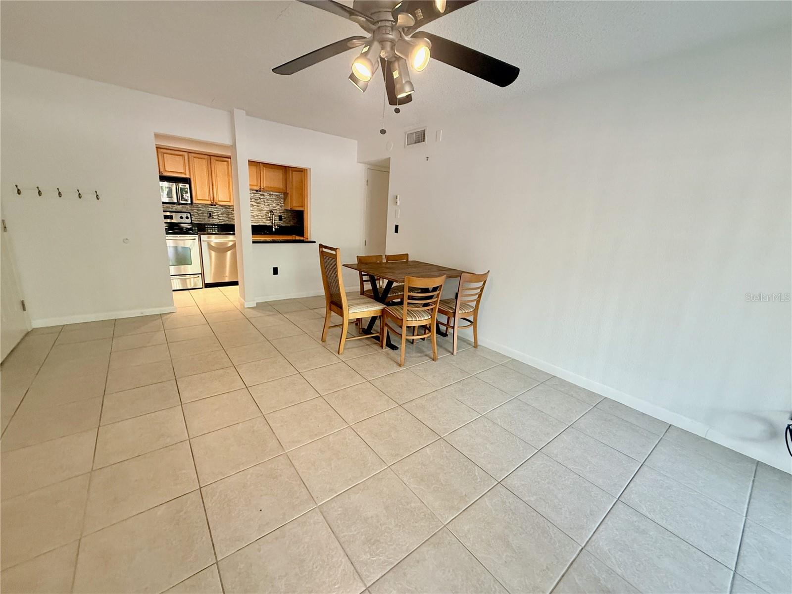 Image 4 of 27 For 631 Orange Avenue 102