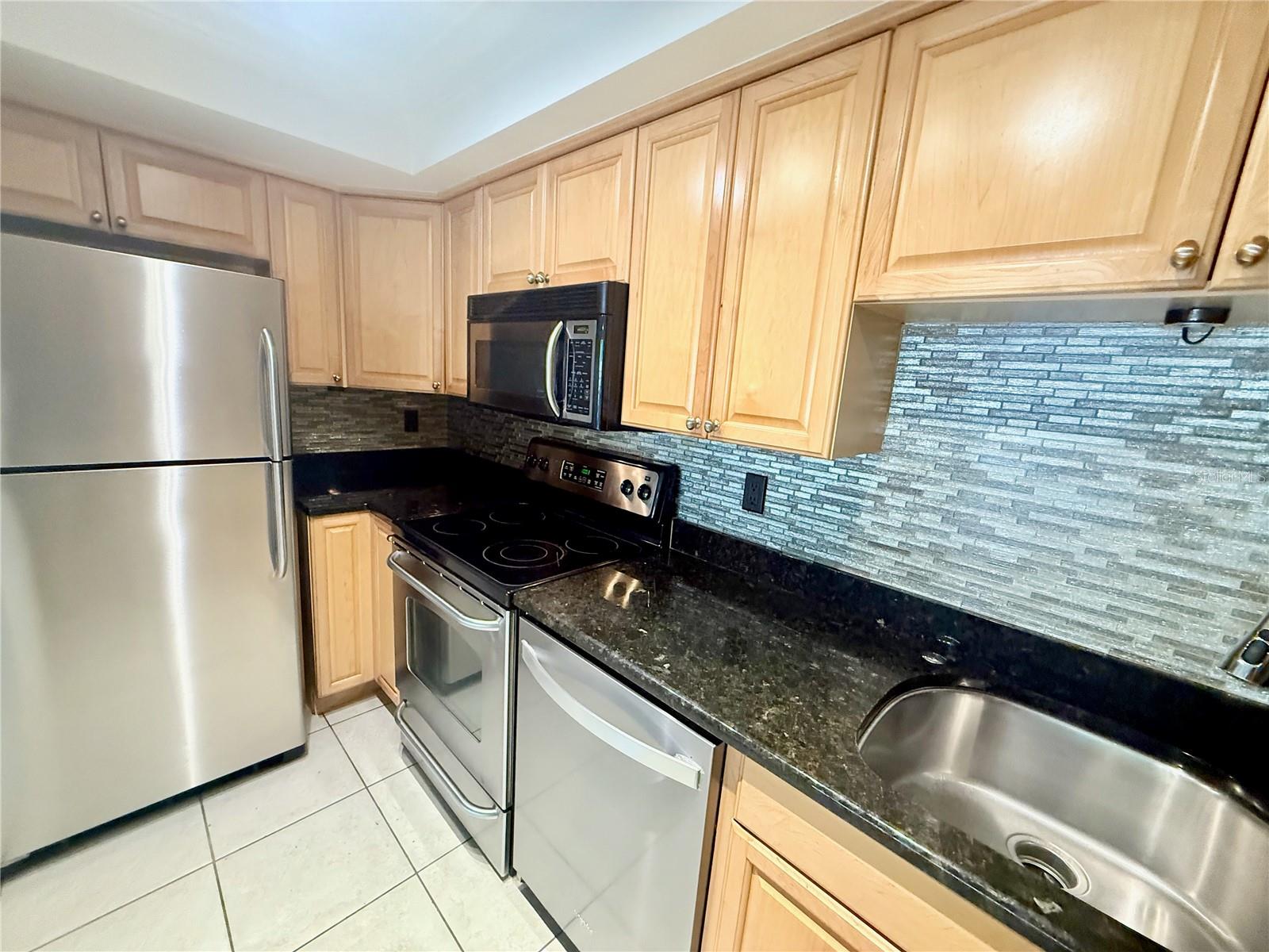 Image 6 of 27 For 631 Orange Avenue 102