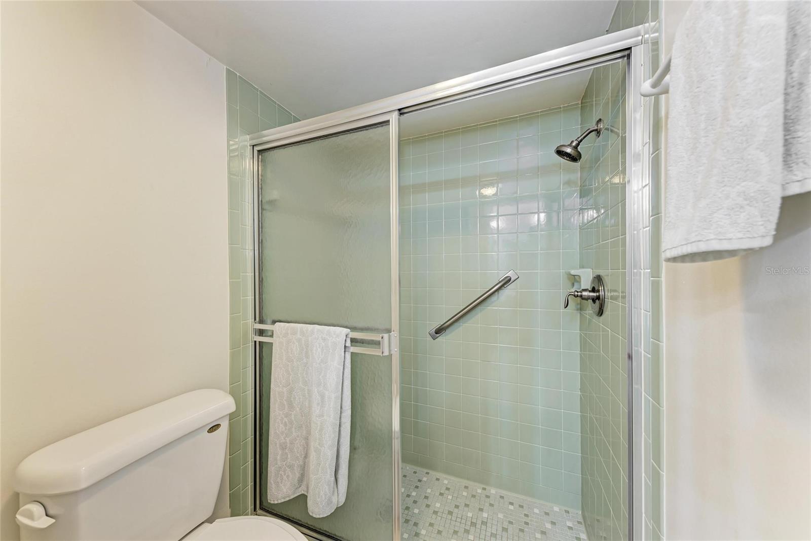 Image 15 of 29 For 2237 Circlewood Drive 18