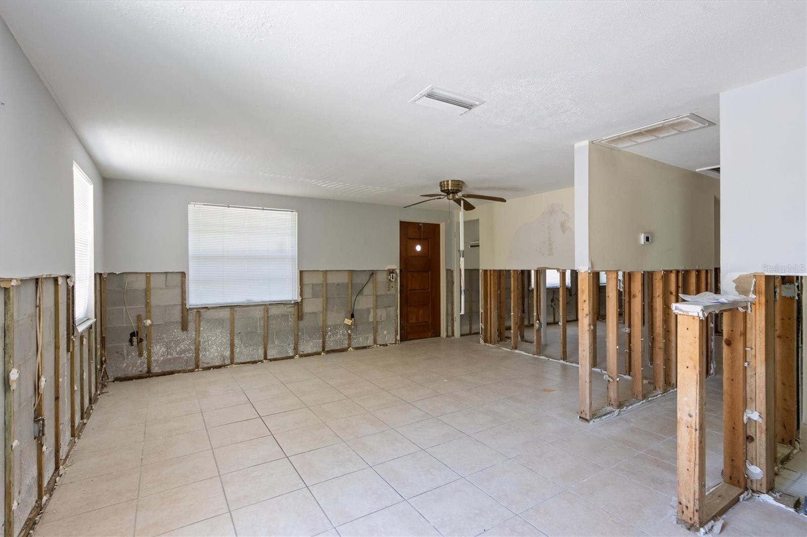 Image 10 of 41 For 411 Alamanda Road