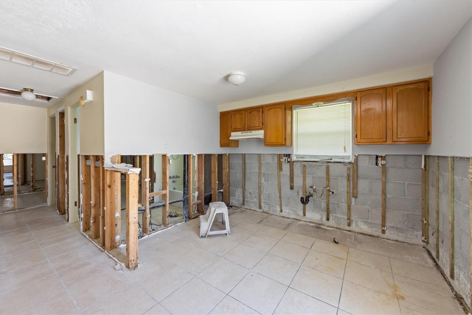 Image 11 of 41 For 411 Alamanda Road