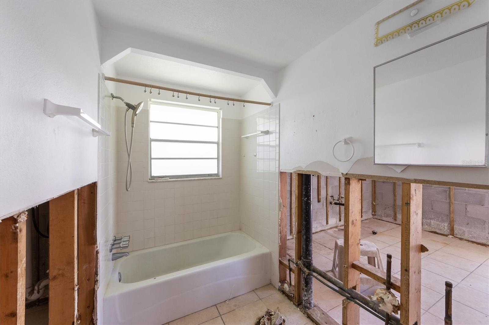 Image 12 of 41 For 411 Alamanda Road