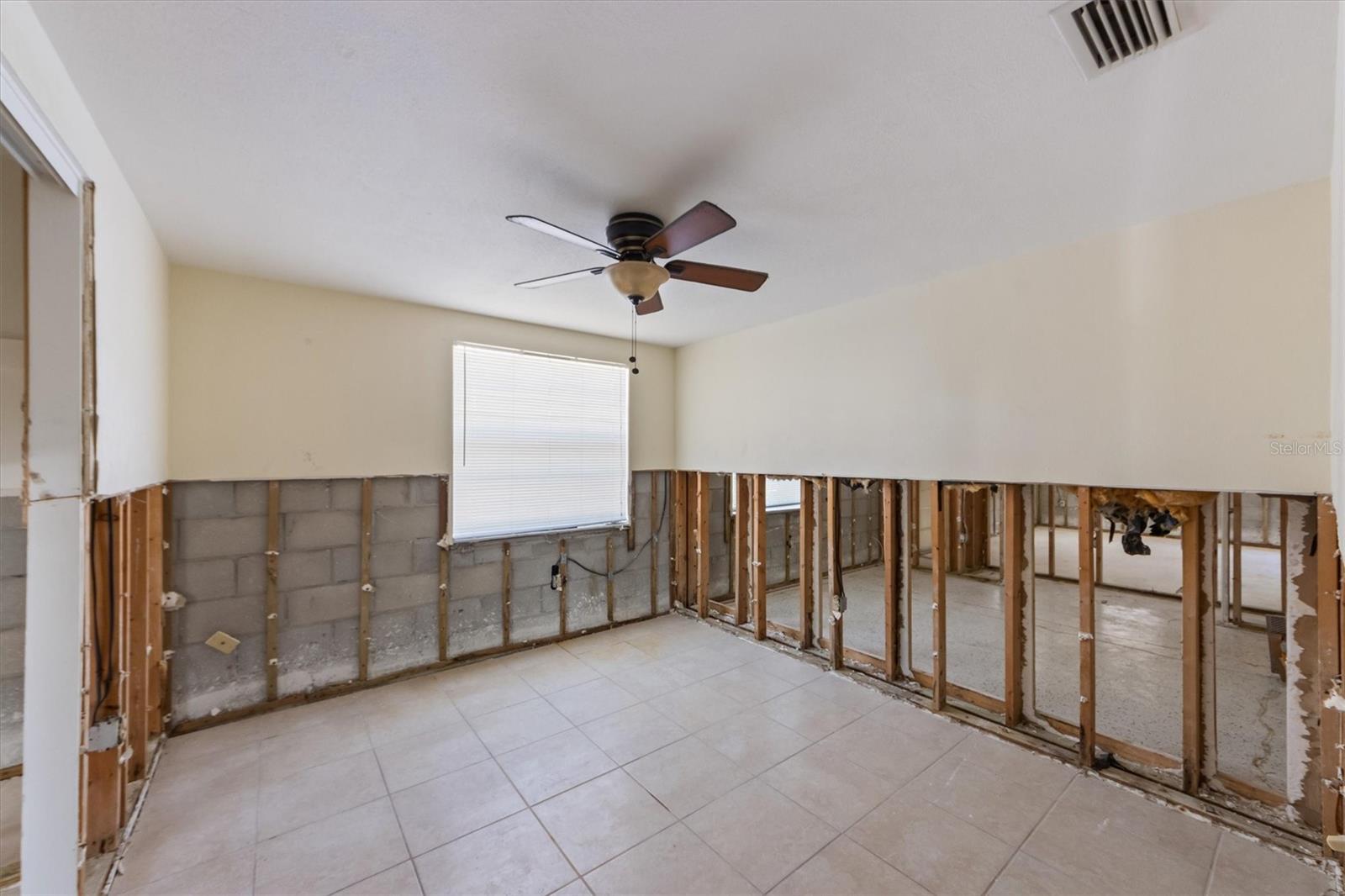 Image 13 of 41 For 411 Alamanda Road