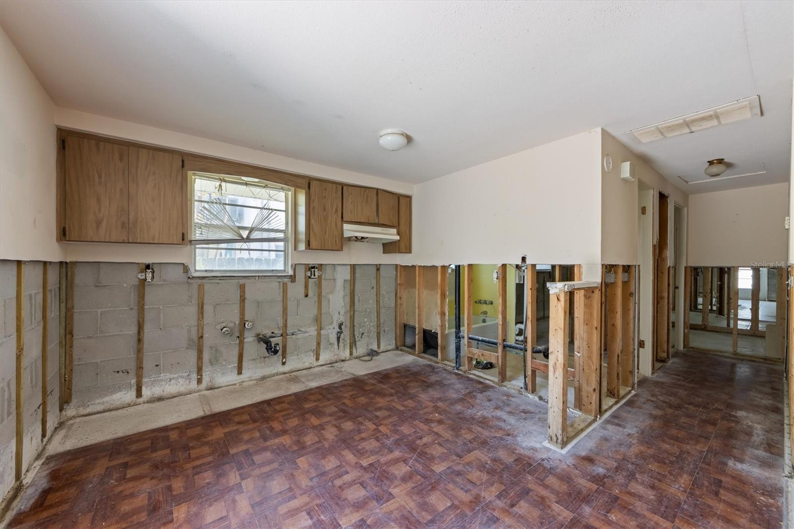 Image 16 of 41 For 411 Alamanda Road