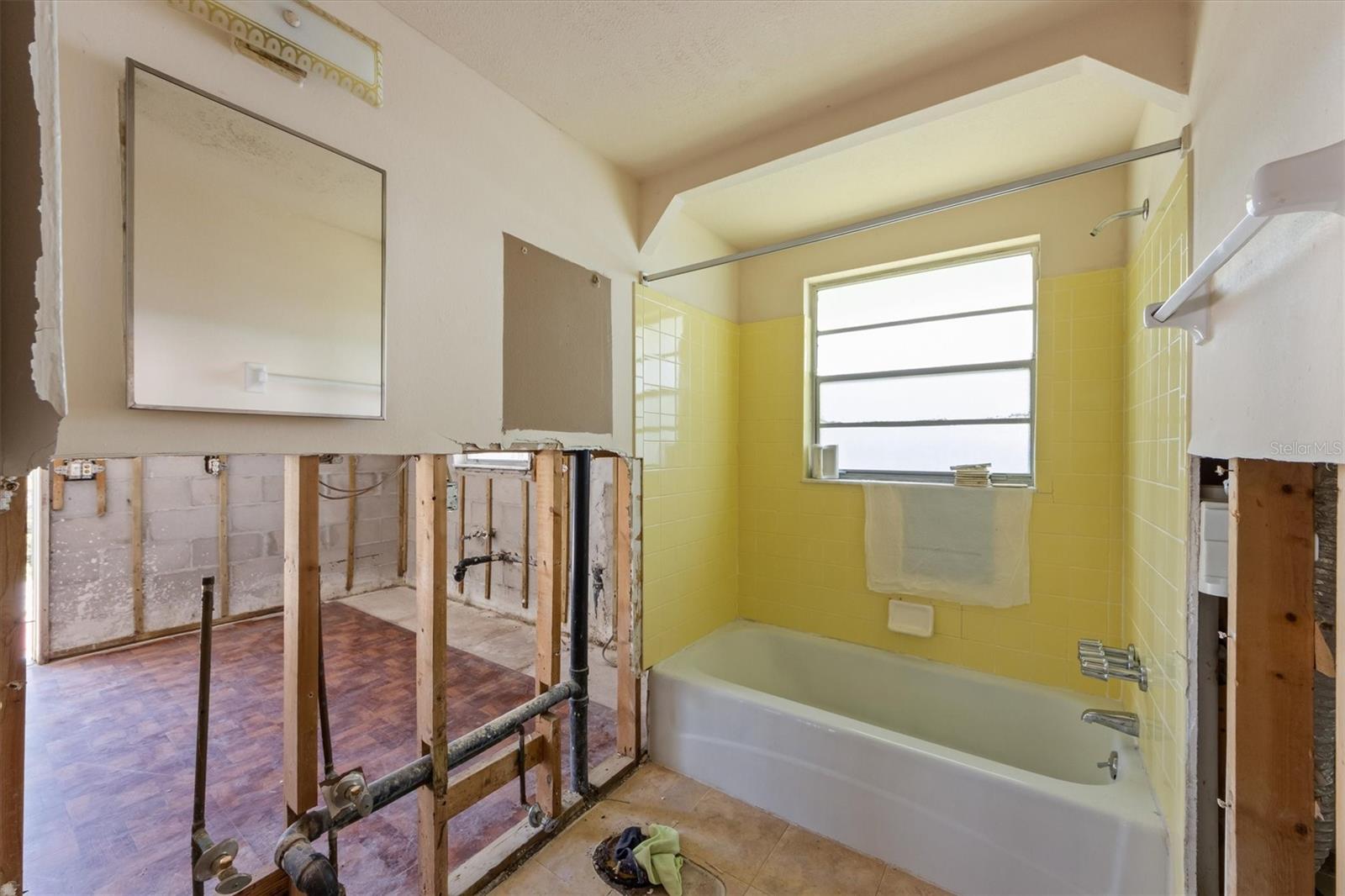 Image 17 of 41 For 411 Alamanda Road