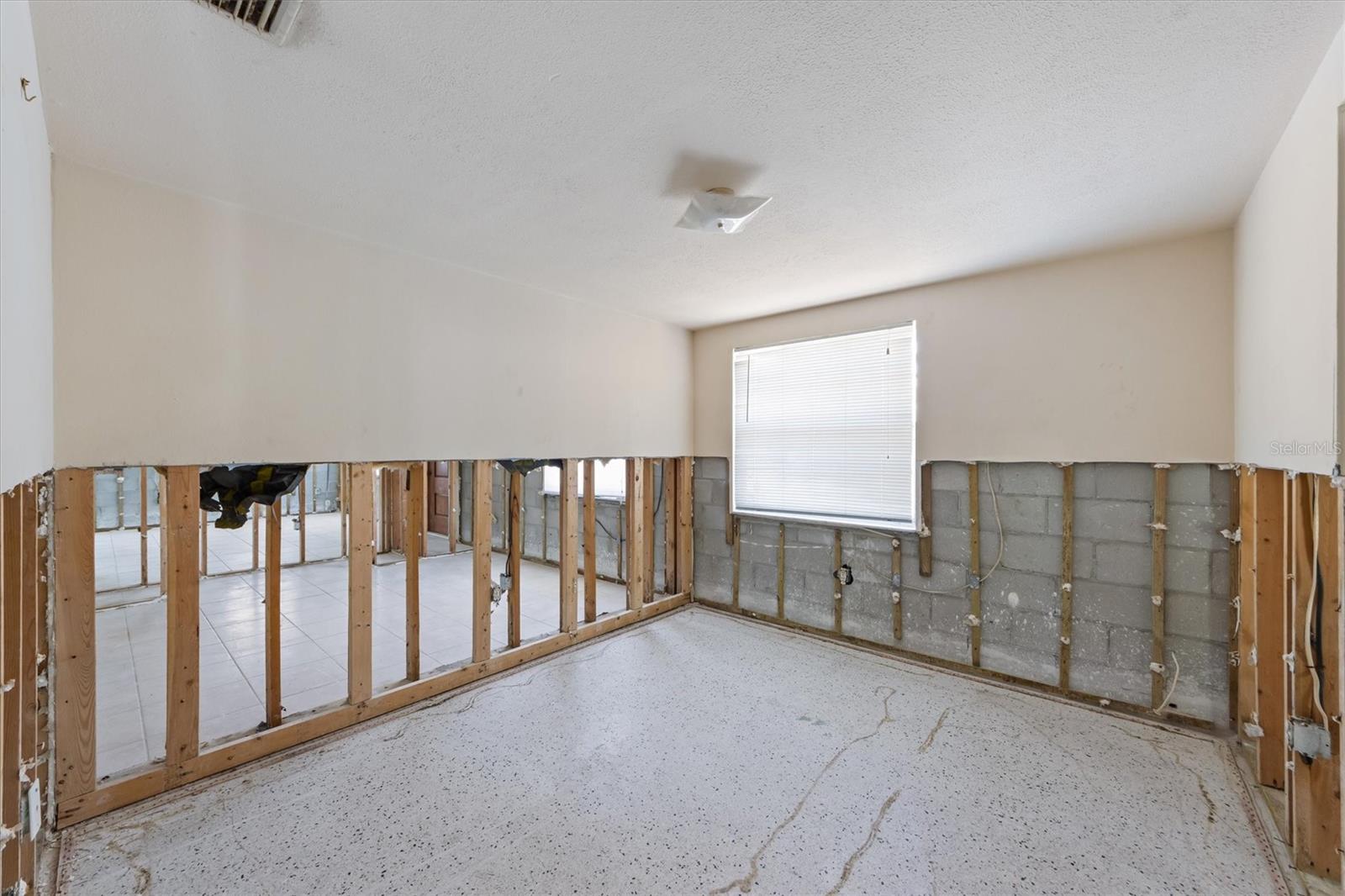 Image 19 of 41 For 411 Alamanda Road