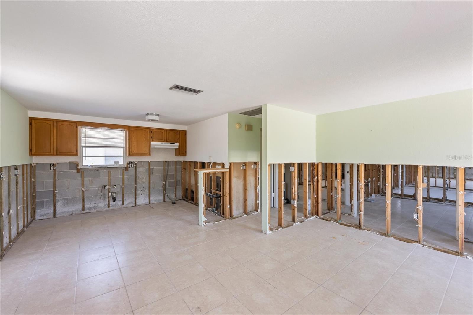 Image 21 of 41 For 411 Alamanda Road