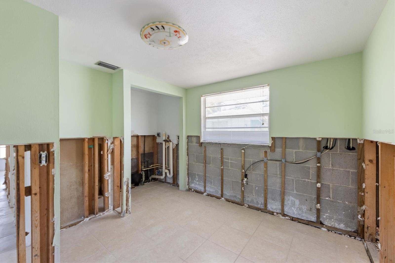 Image 24 of 41 For 411 Alamanda Road