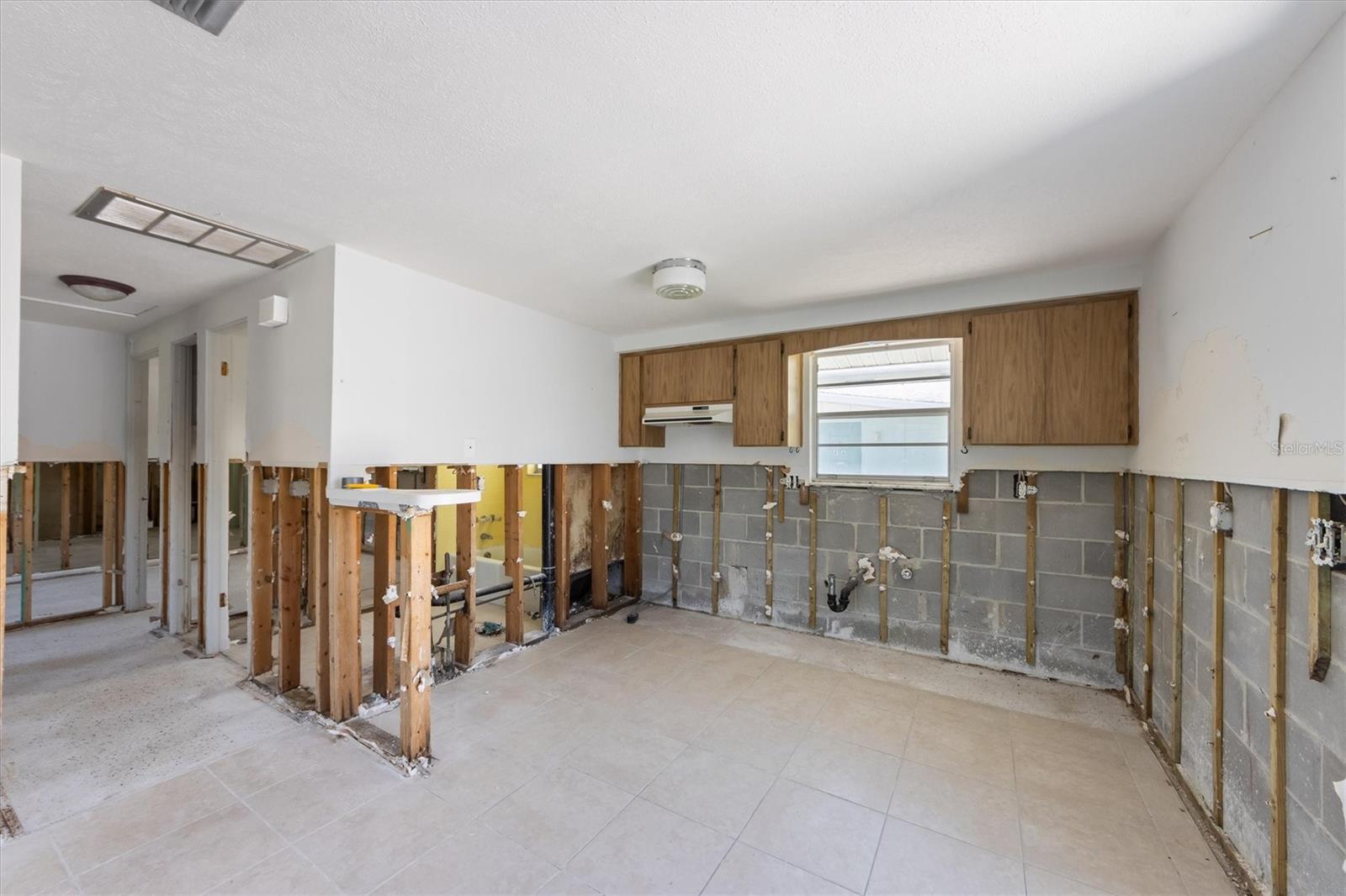 Image 29 of 41 For 411 Alamanda Road