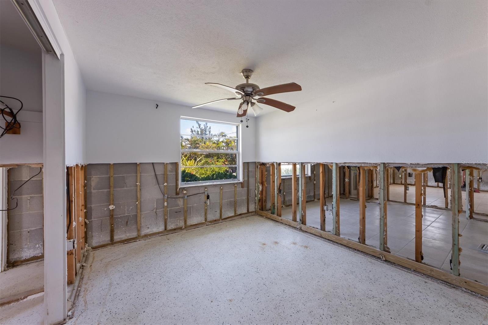 Image 31 of 41 For 411 Alamanda Road