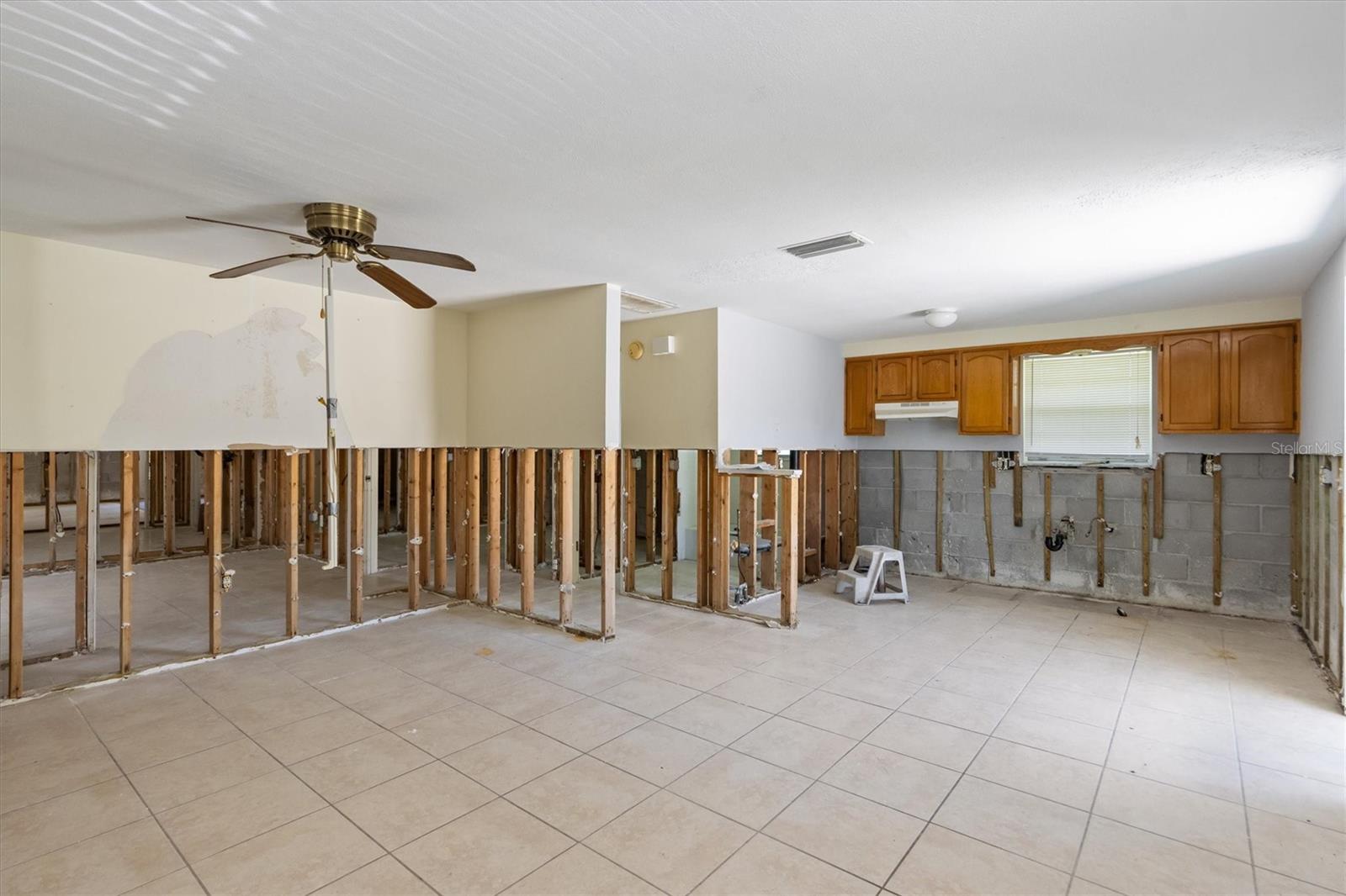Image 9 of 41 For 411 Alamanda Road