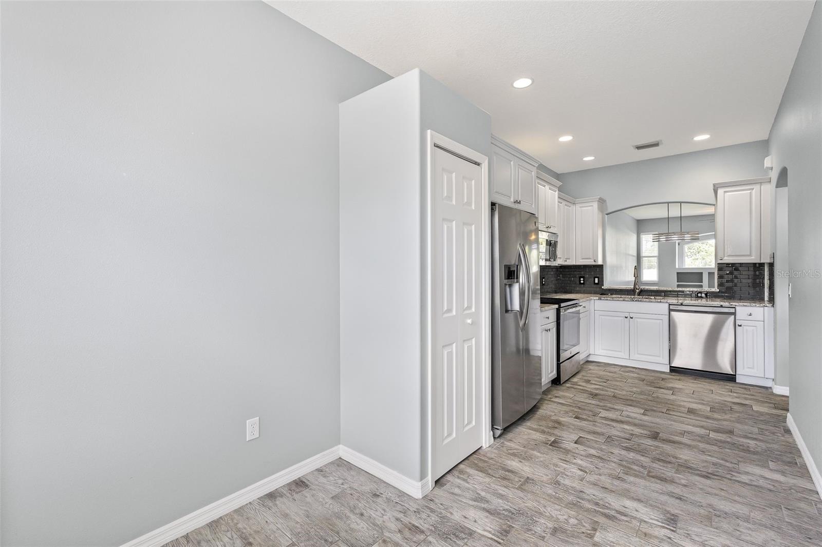 Image 10 of 37 For 1042 Whitegate Court
