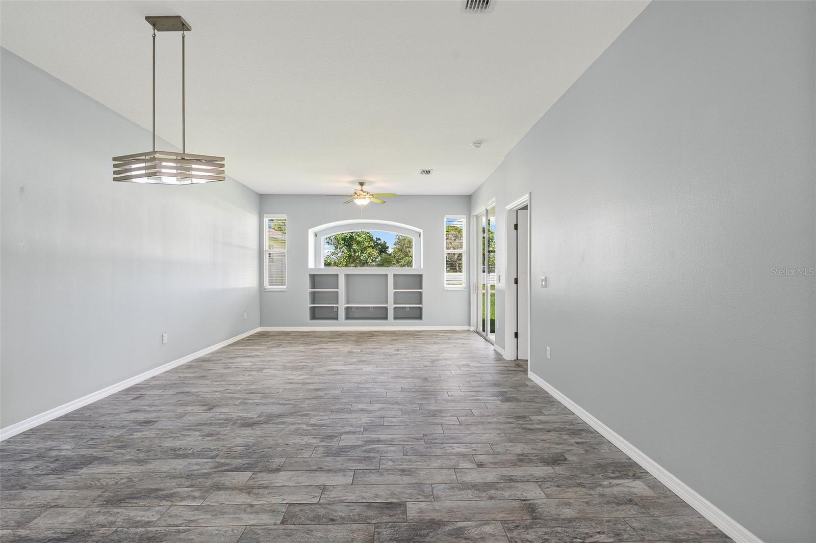 Image 11 of 37 For 1042 Whitegate Court