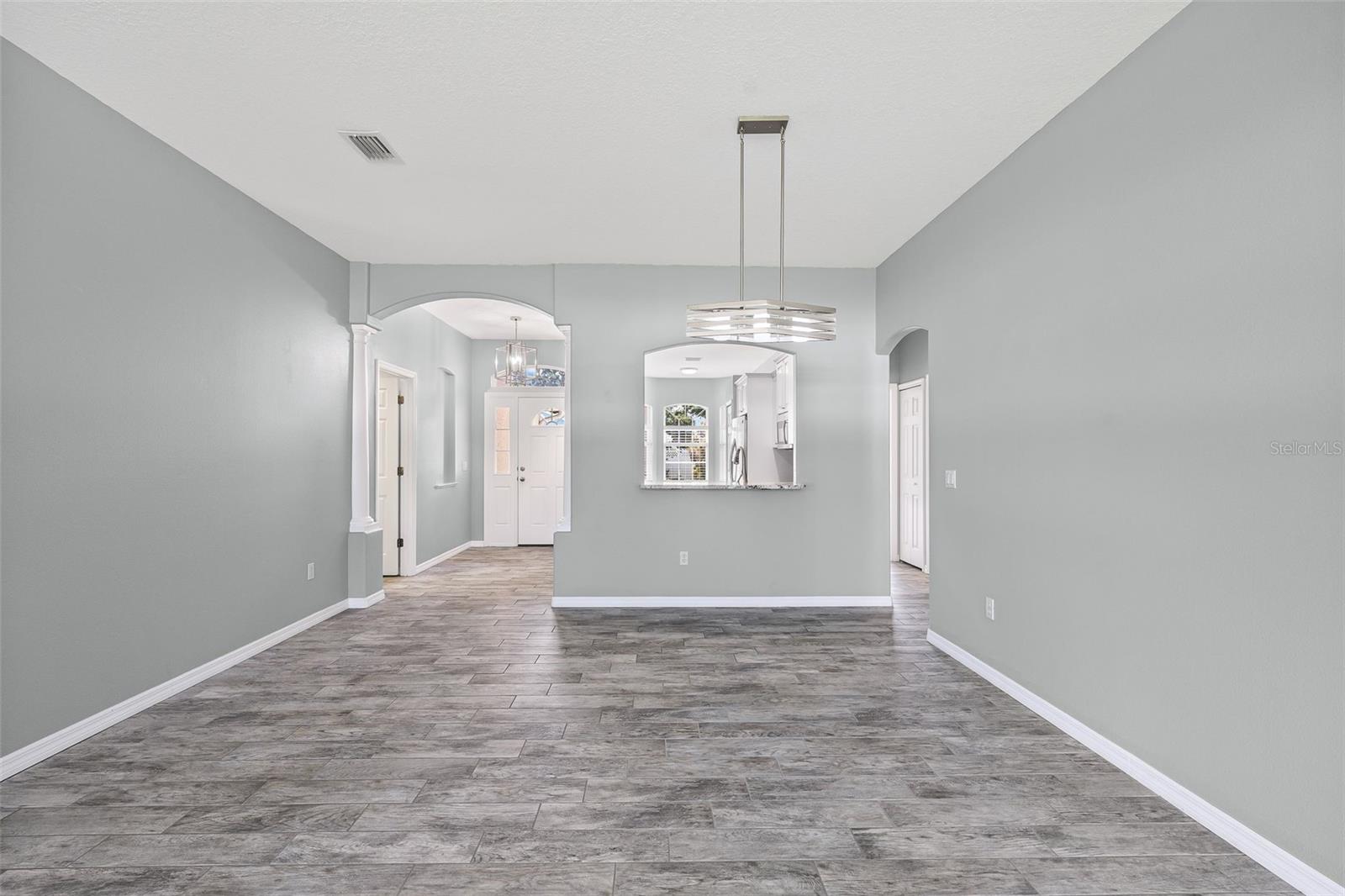 Image 13 of 37 For 1042 Whitegate Court