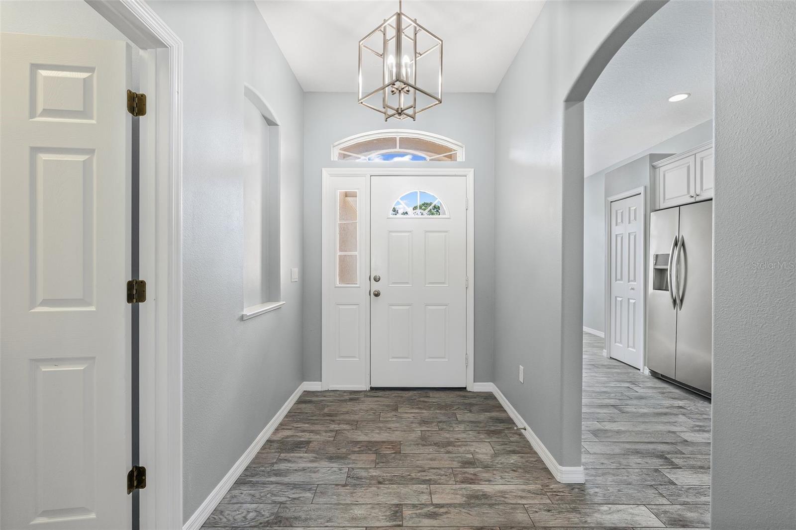 Image 5 of 37 For 1042 Whitegate Court