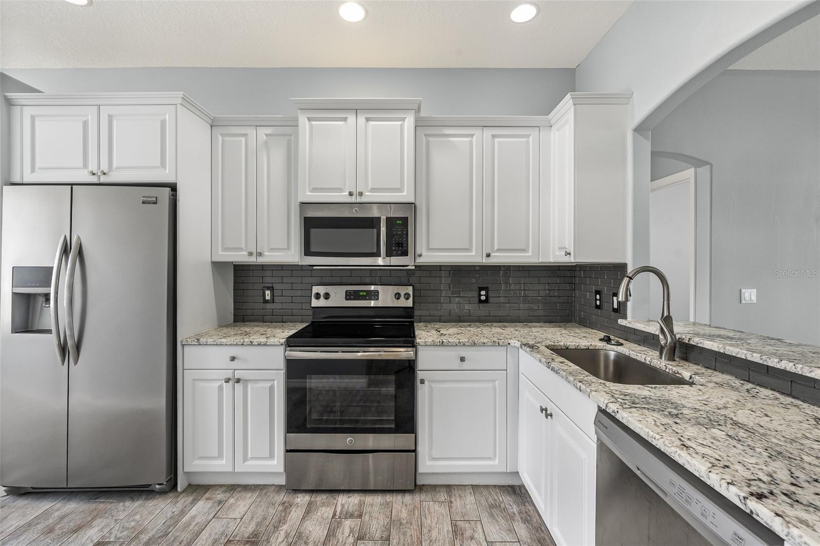 Image 6 of 37 For 1042 Whitegate Court