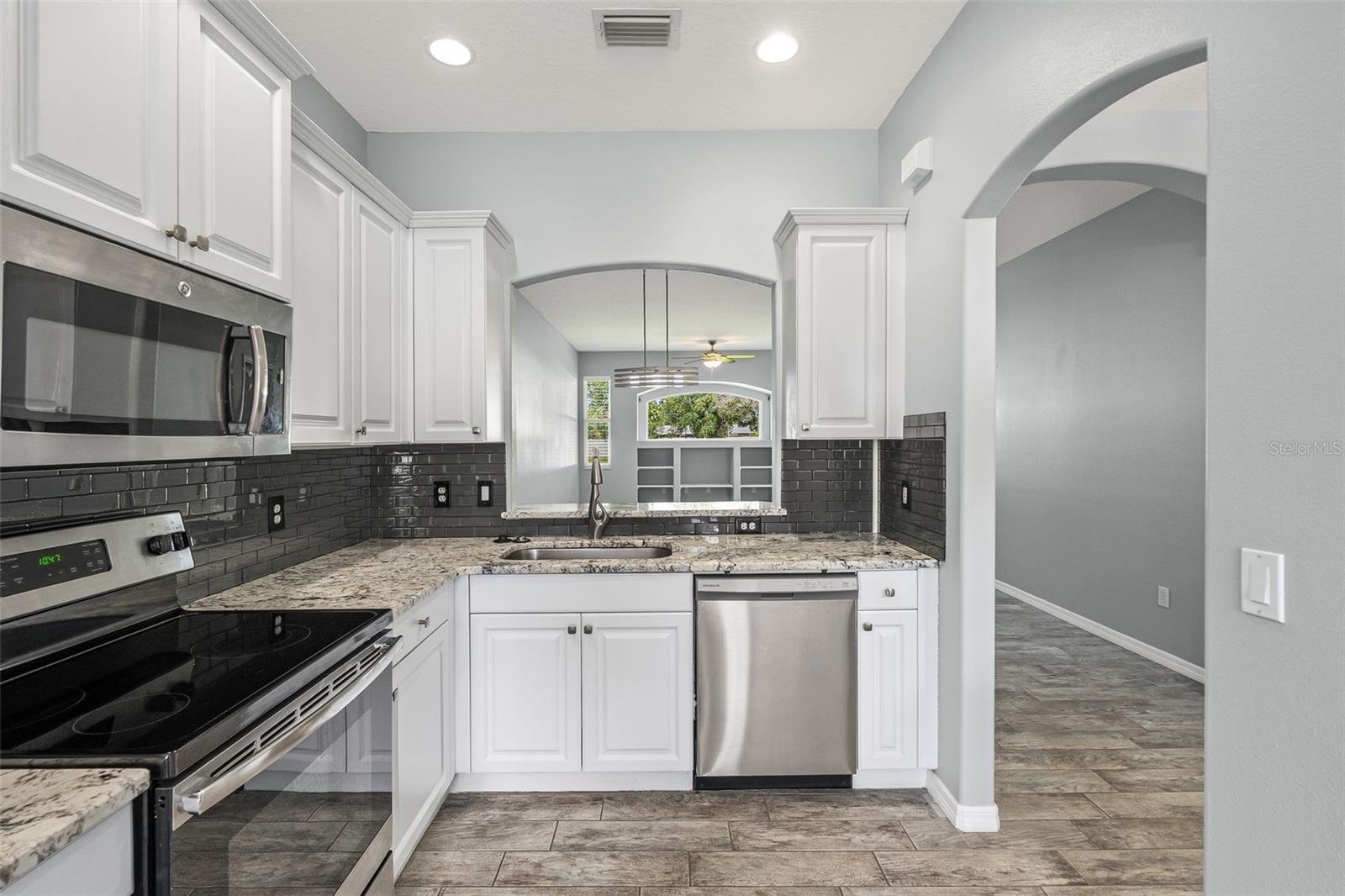 Image 7 of 37 For 1042 Whitegate Court