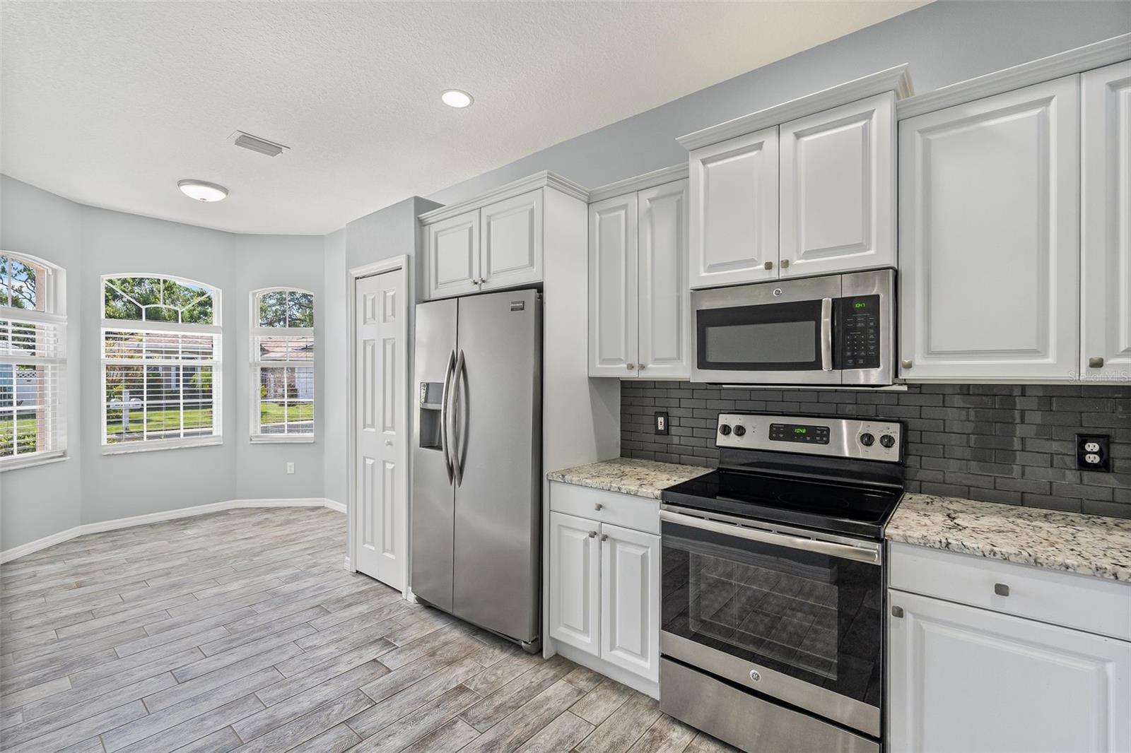 Image 8 of 37 For 1042 Whitegate Court