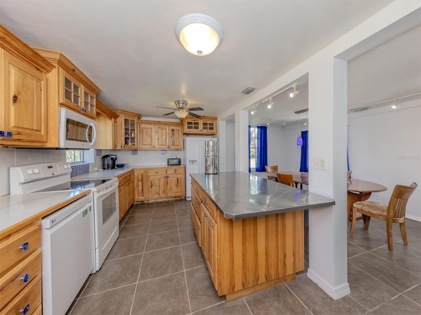 Image 12 of 42 For 305 Chauncey Avenue