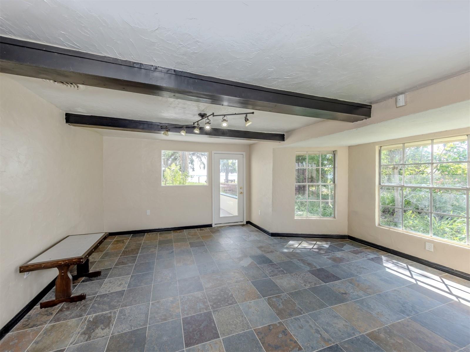 Image 22 of 42 For 305 Chauncey Avenue