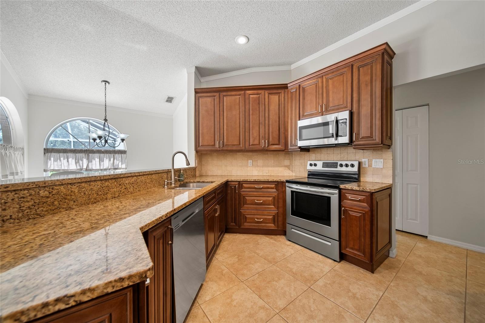 Image 19 of 46 For 7115 39th Lane E