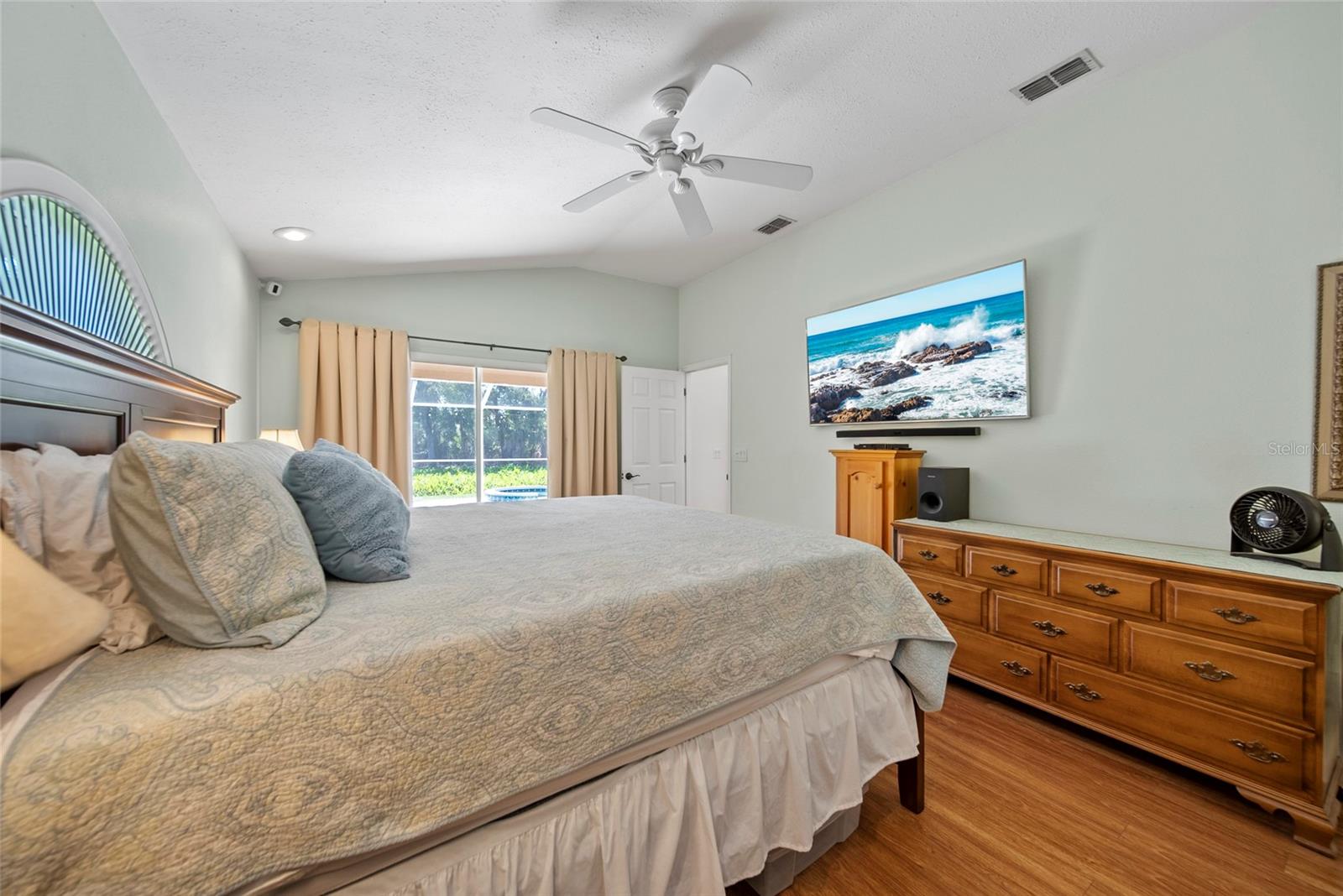 Image 21 of 46 For 7115 39th Lane E